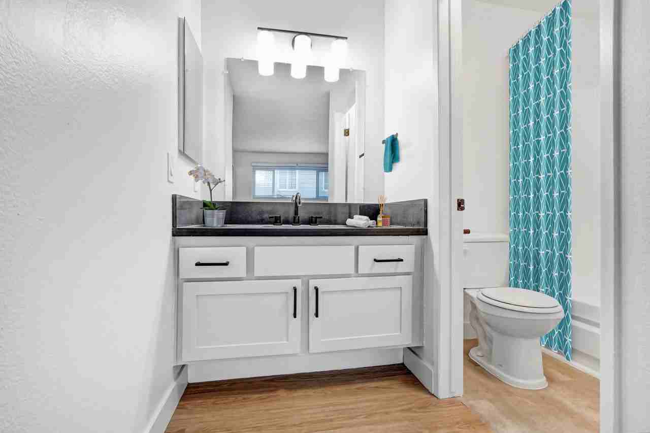 520 Kelton - Photo 6 of 26