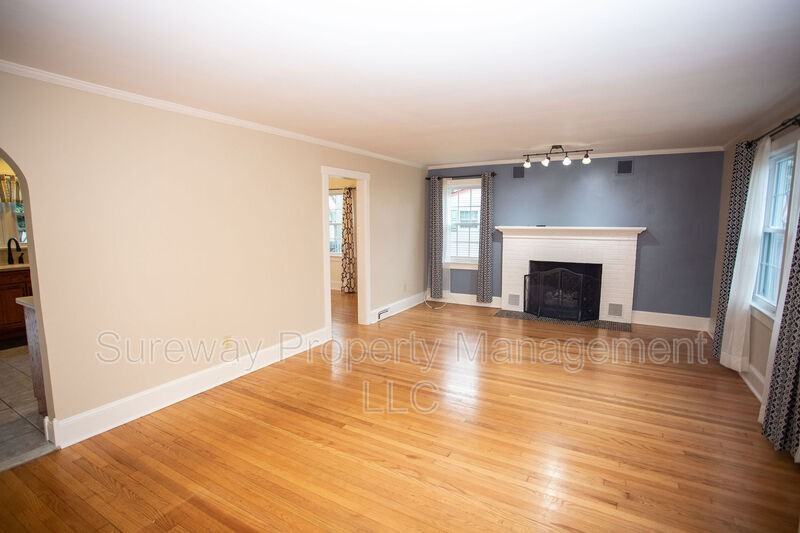 438 Cripps Dr - Photo 3 of 48