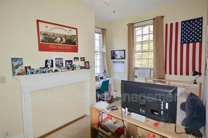 17 Coming St #A - Photo 5 of 8