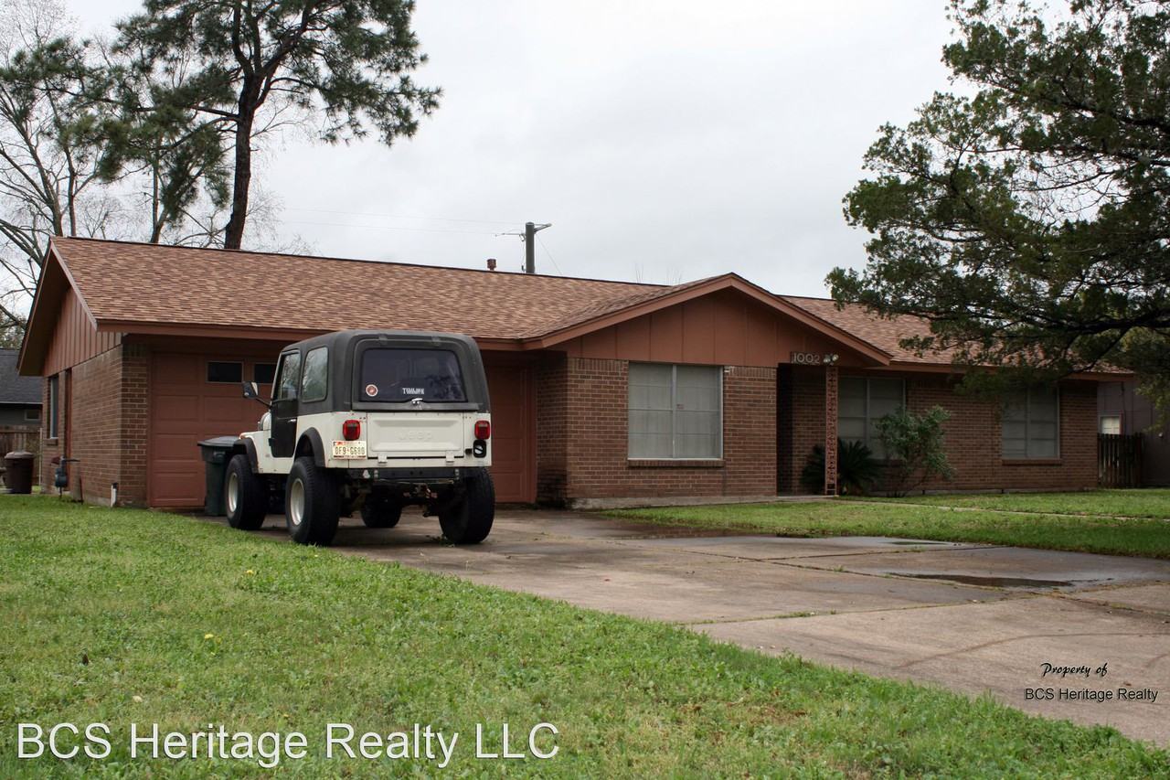 1002 1002 Village - Photo 2 of 18