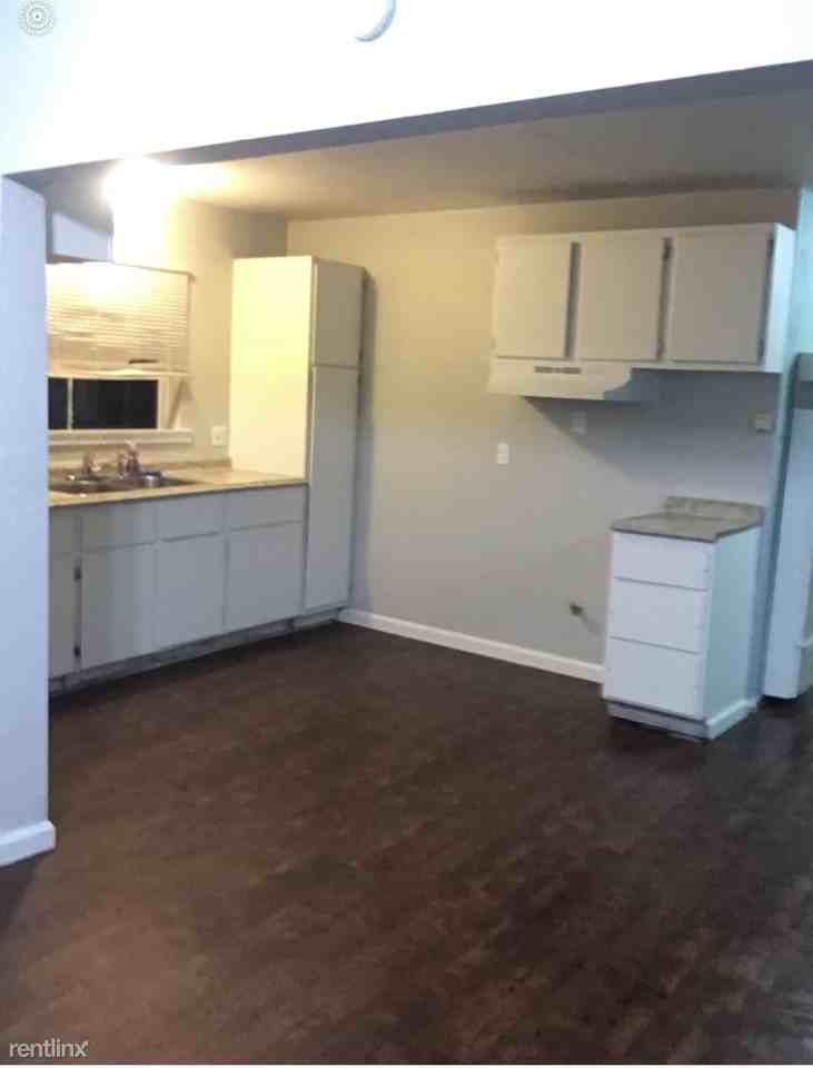 15726 L St - Photo 2 of 5