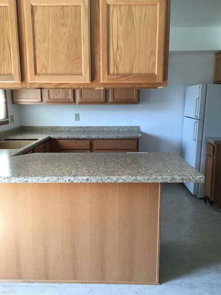 Presidential Estates Townhomes - Photo 2 of 5