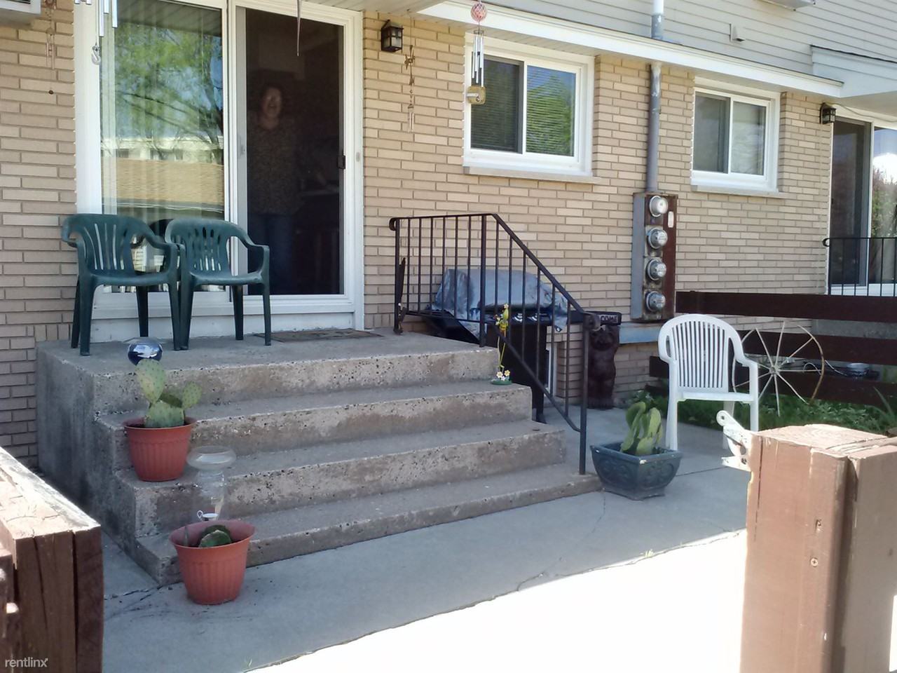 Presidential Estates Townhomes - Photo 3 of 5