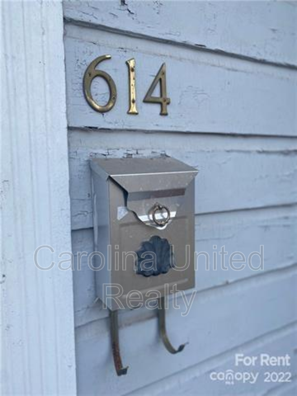614 Woodruff Pl - Photo 4 of 22