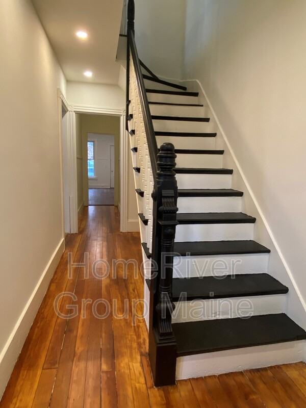 221 Valley St - Photo 2 of 15