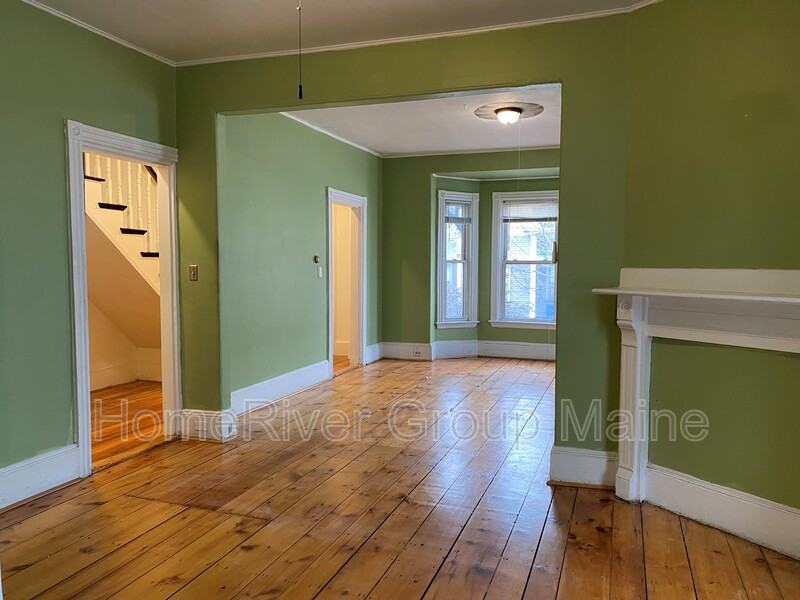 221 Valley St - Photo 3 of 15