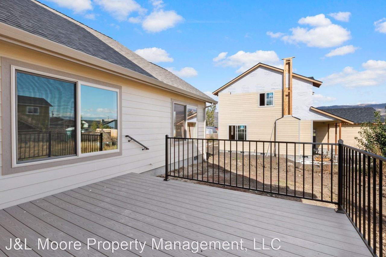 609 Talent Ave. - Photo 3 of 16