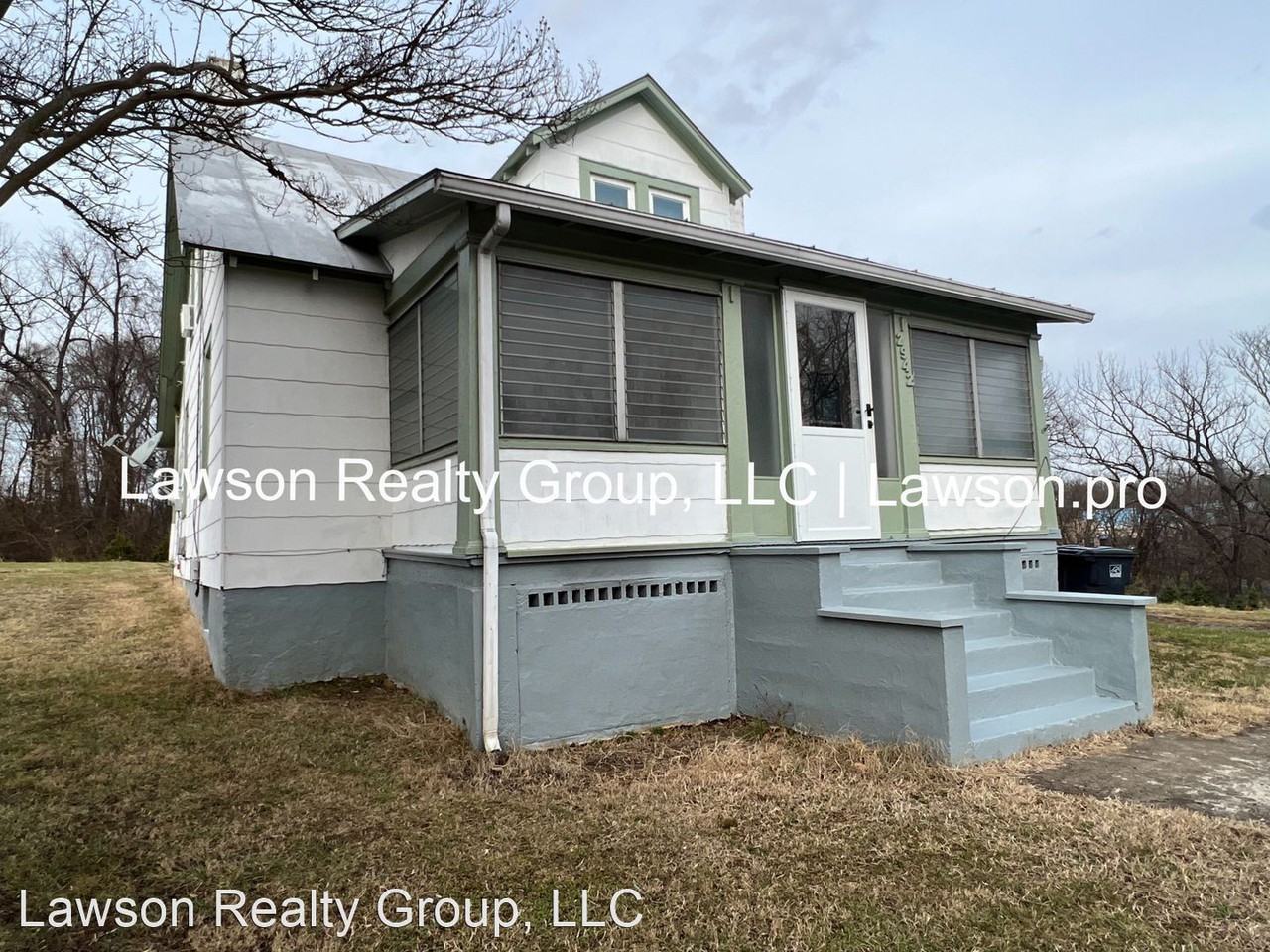 2942 Vinyard Ave Ne - Photo 3 of 40