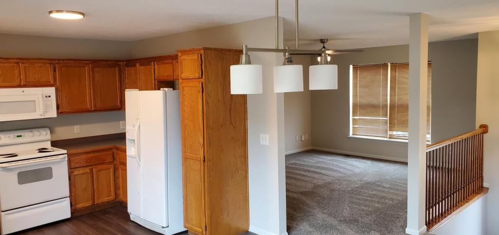 18713 Woodruff St - Photo 5 of 11