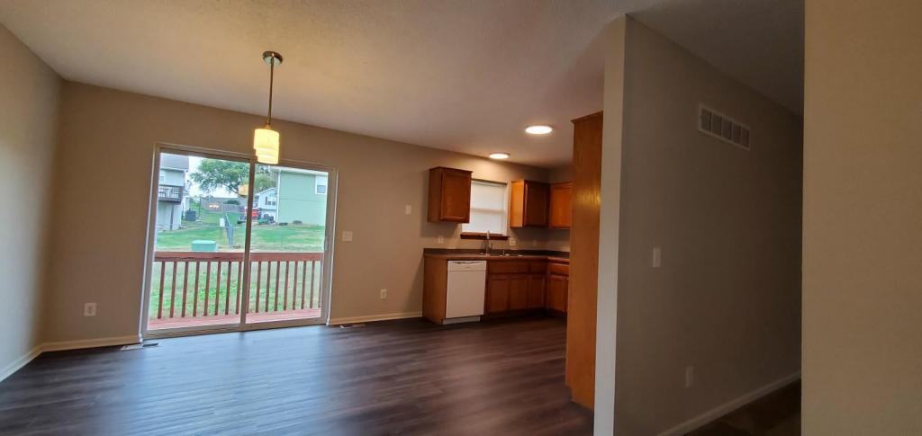 18713 Woodruff St - Photo 6 of 11