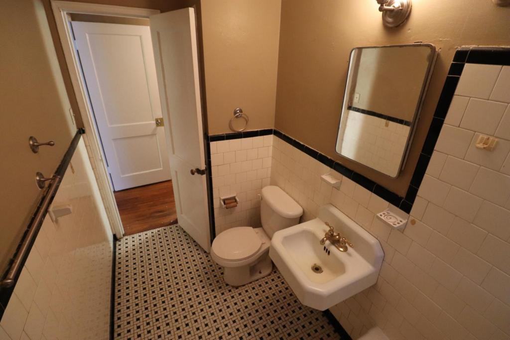 680 Jefferson Ct - Photo 2 of 13