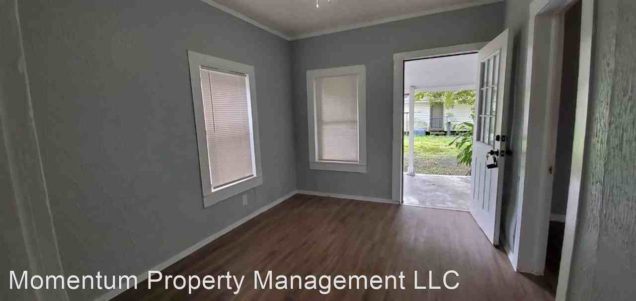 523 1/2 Quincy St - Photo 2 of 6