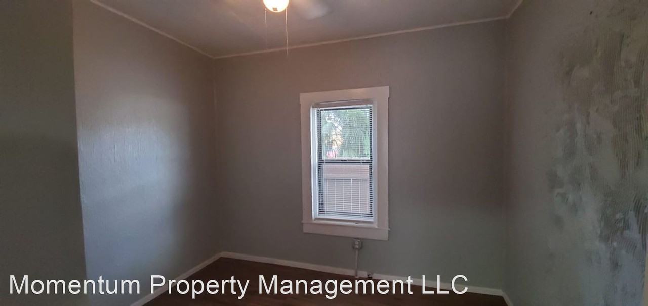 523 1/2 Quincy St - Photo 3 of 6