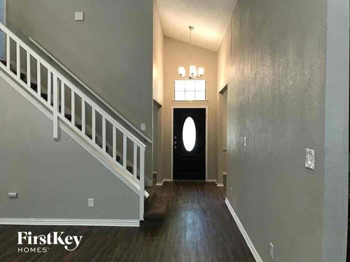 1606 Rockdale Dr - Photo 3 of 12