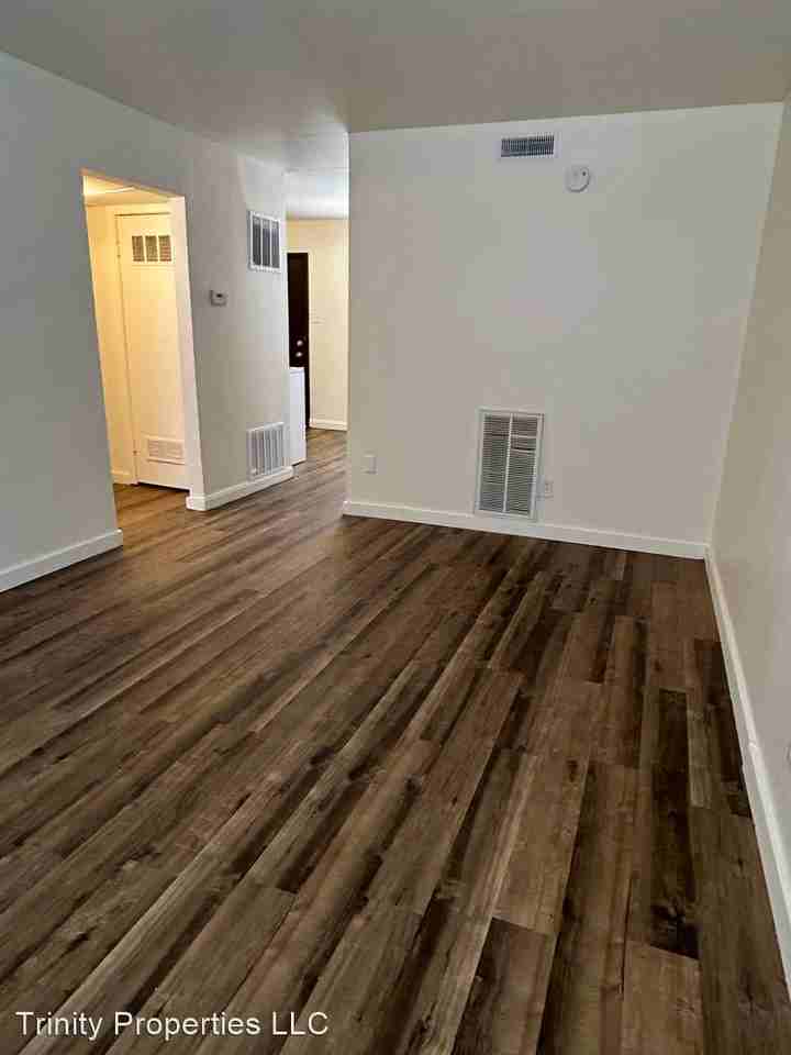 3347 Sw Brendan Ave - Photo 2 of 10