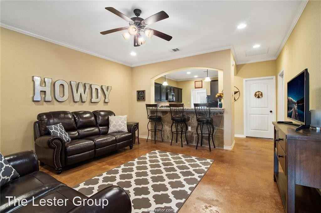 111 Kimber Ln - Photo 2 of 11