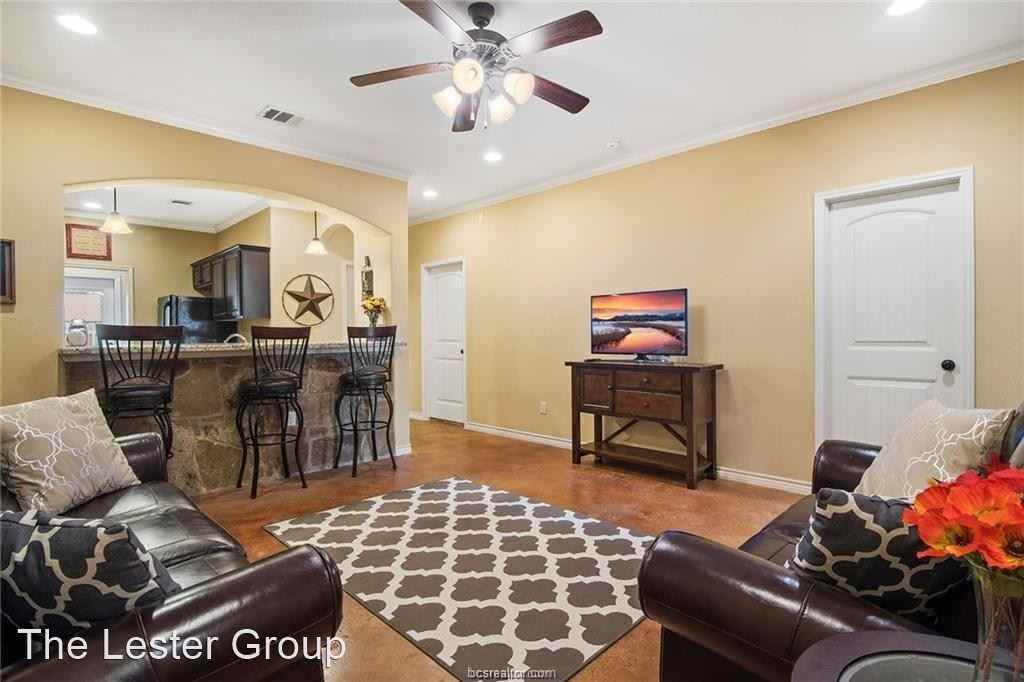 111 Kimber Ln - Photo 3 of 11