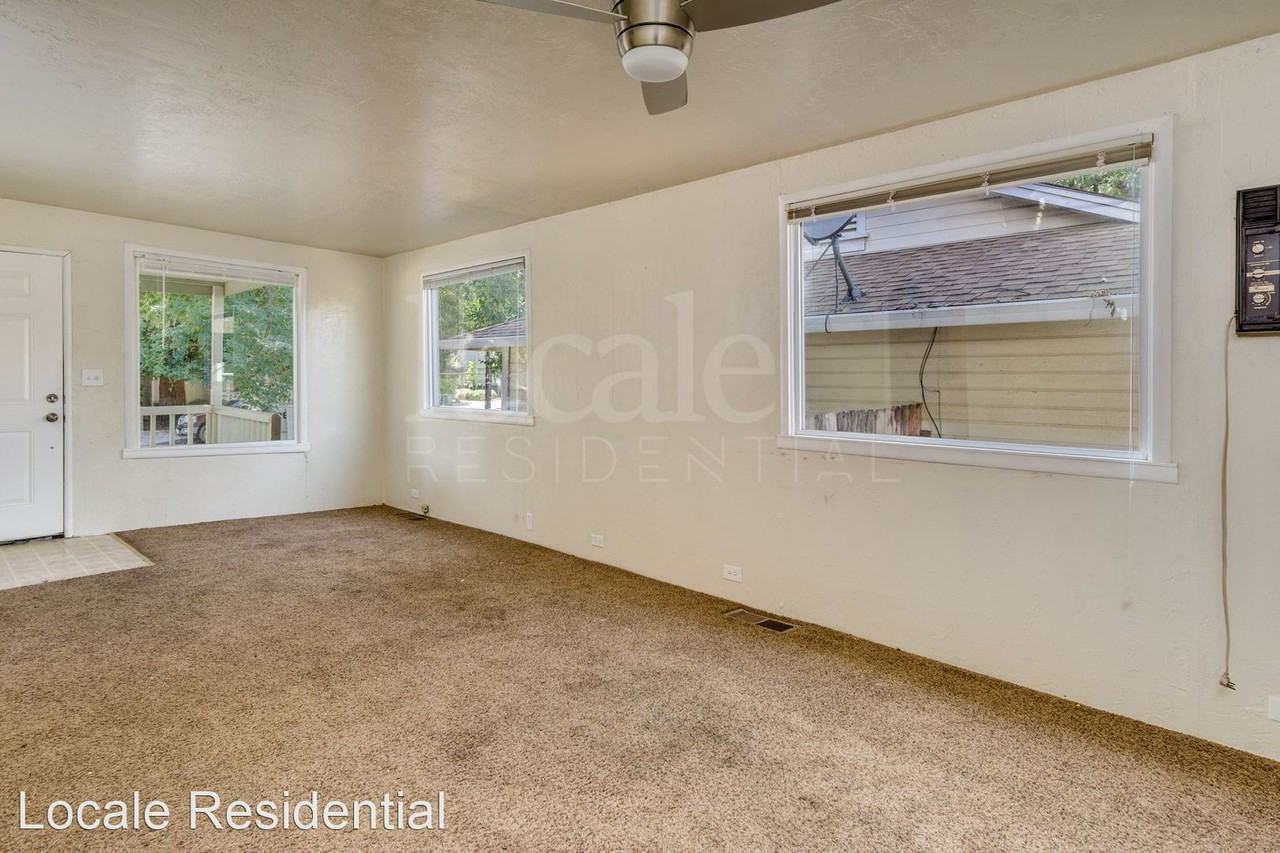 709 Ivy St - Photo 3 of 13
