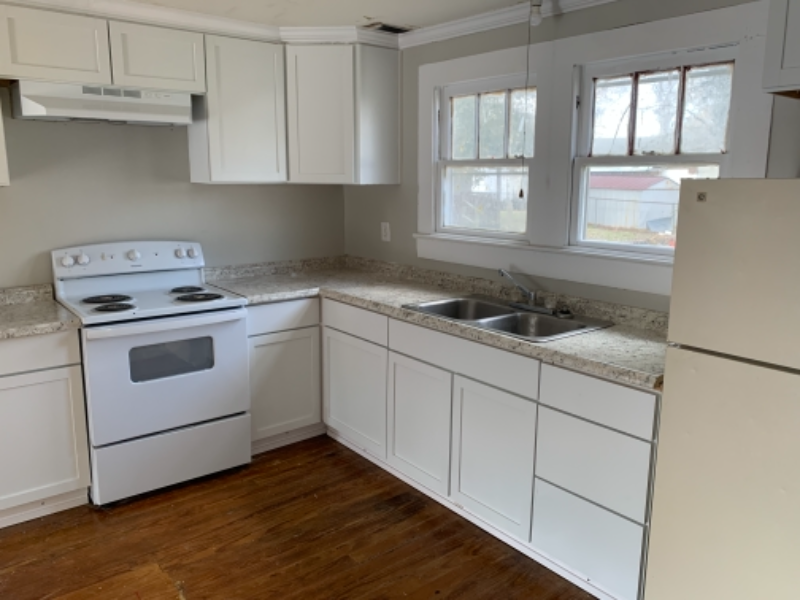 911 E Ash St - Photo 4 of 10