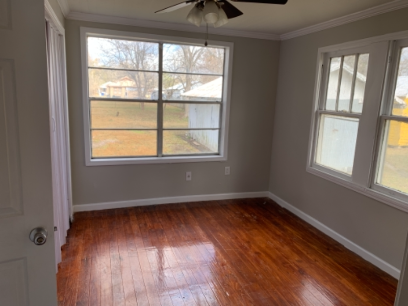 911 E Ash St - Photo 6 of 10