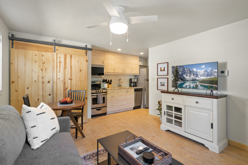 516 E 1st St - Photo 3 of 11