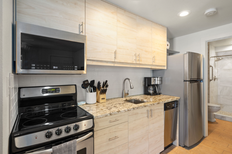 516 E 1st St - Photo 5 of 11