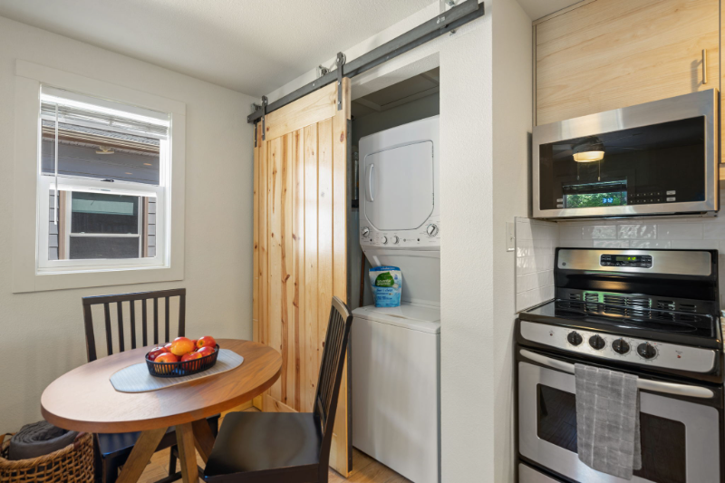 516 E 1st St - Photo 6 of 11