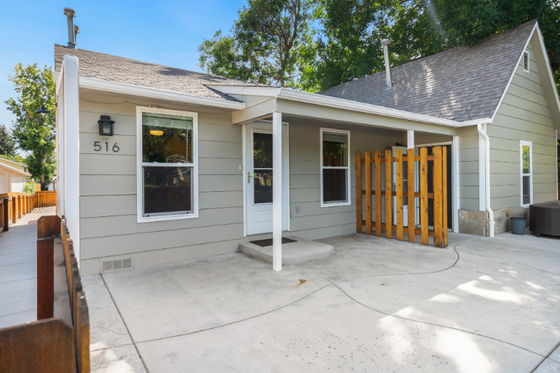 516 E 1st St - Photo 7 of 11