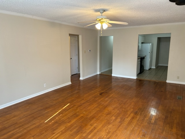 340 Jay Ave - Photo 3 of 11