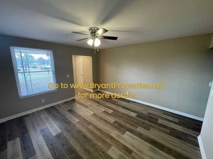 377 Monaco Dr - Photo 3 of 10