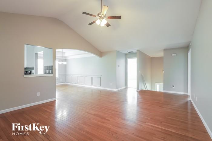 28 Clover Dr - Photo 3 of 15