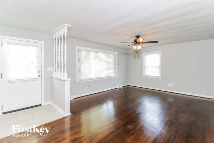 110 Douglas Ave - Photo 3 of 15