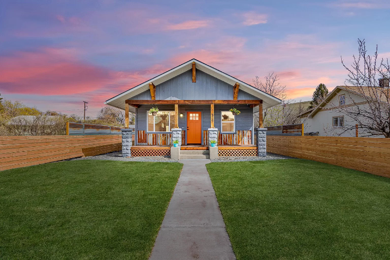 924 Turner St - Photo 2 of 28