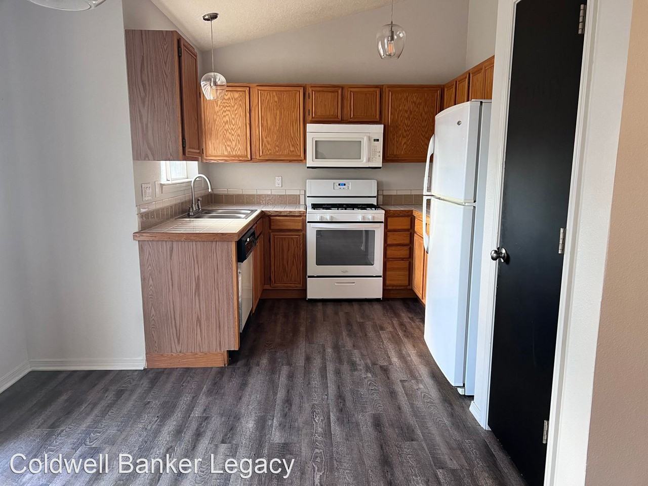 1902 Avondale Pl Nw - Photo 3 of 14