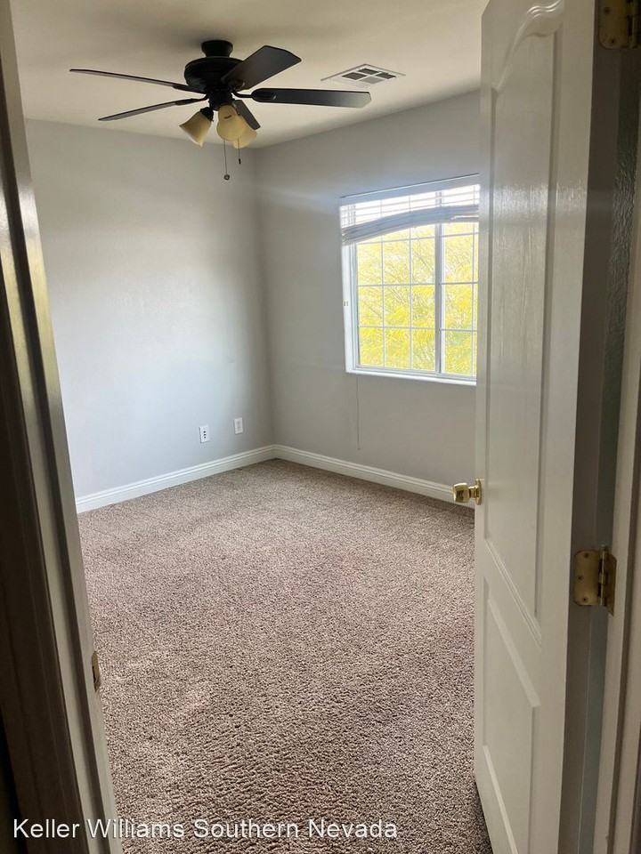 9368 Pineneedle Ridge St - Photo 2 of 20