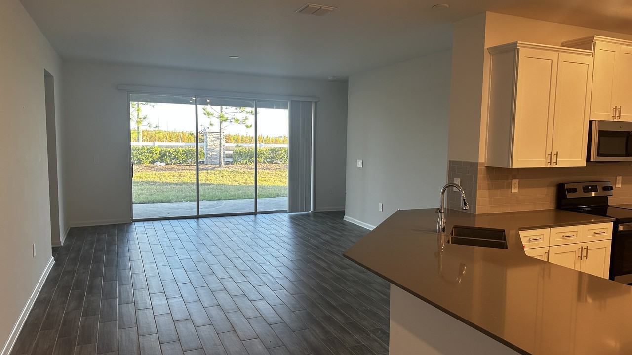 7157 Dilly Lake Ave - Photo 5 of 24