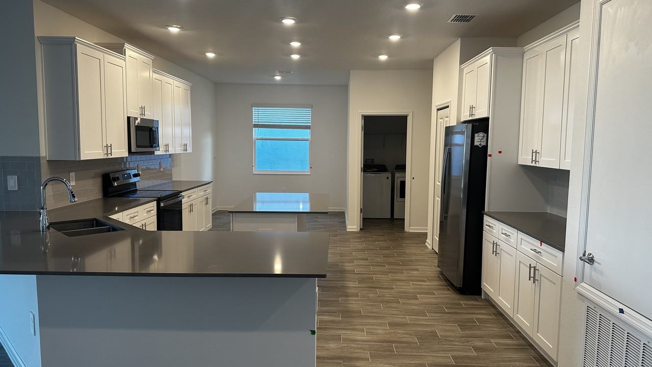 7157 Dilly Lake Ave - Photo 6 of 24