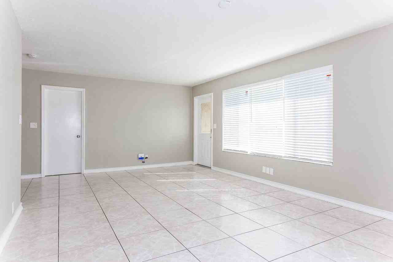 1523 W River Dr - Photo 2 of 13