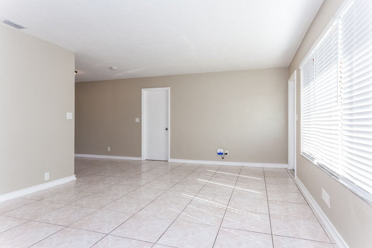 1523 W River Dr - Photo 3 of 13