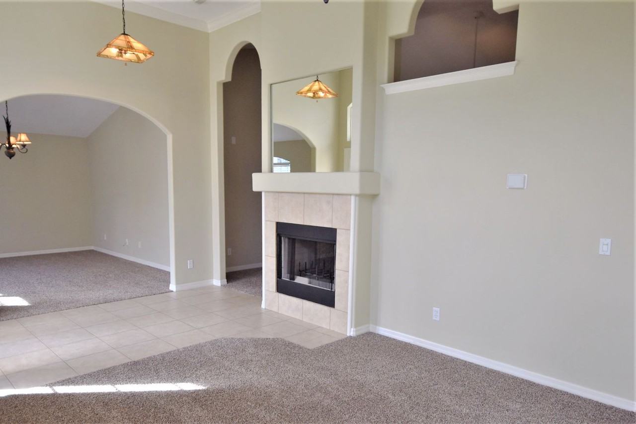 621 Quail Lake Dr - Photo 2 of 16