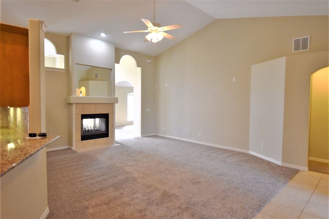 621 Quail Lake Dr - Photo 3 of 16