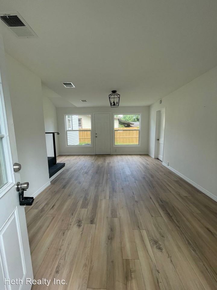 4780 Lexington Ave - Photo 3 of 14