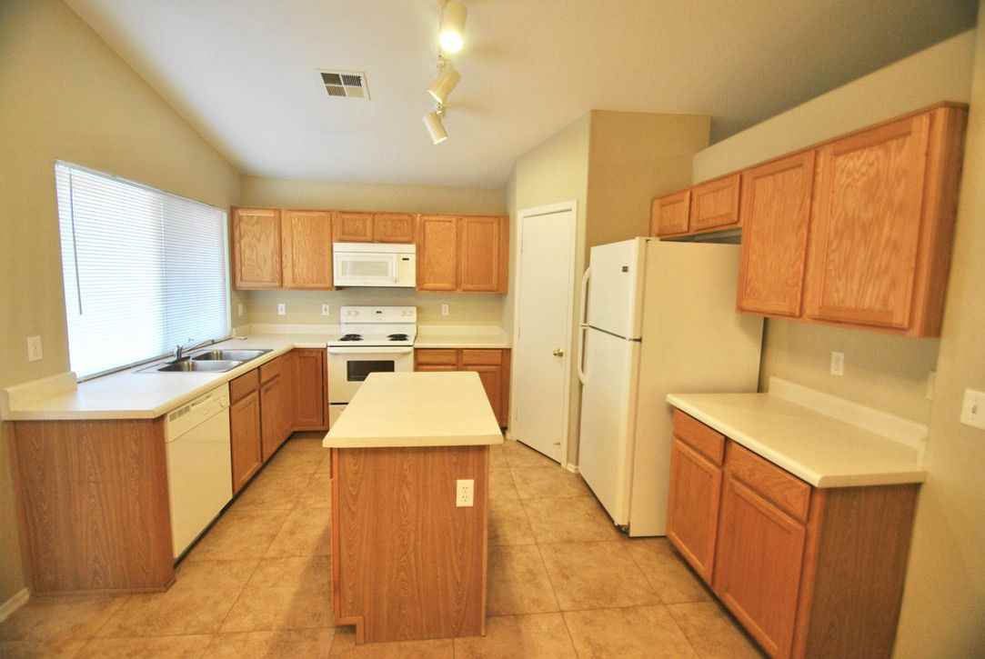 1342 W Page Ave - Photo 3 of 13