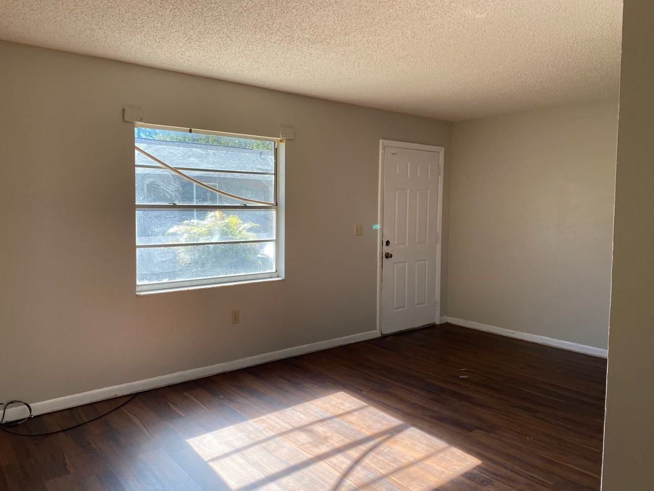 621 Montana Ave - Photo 2 of 5