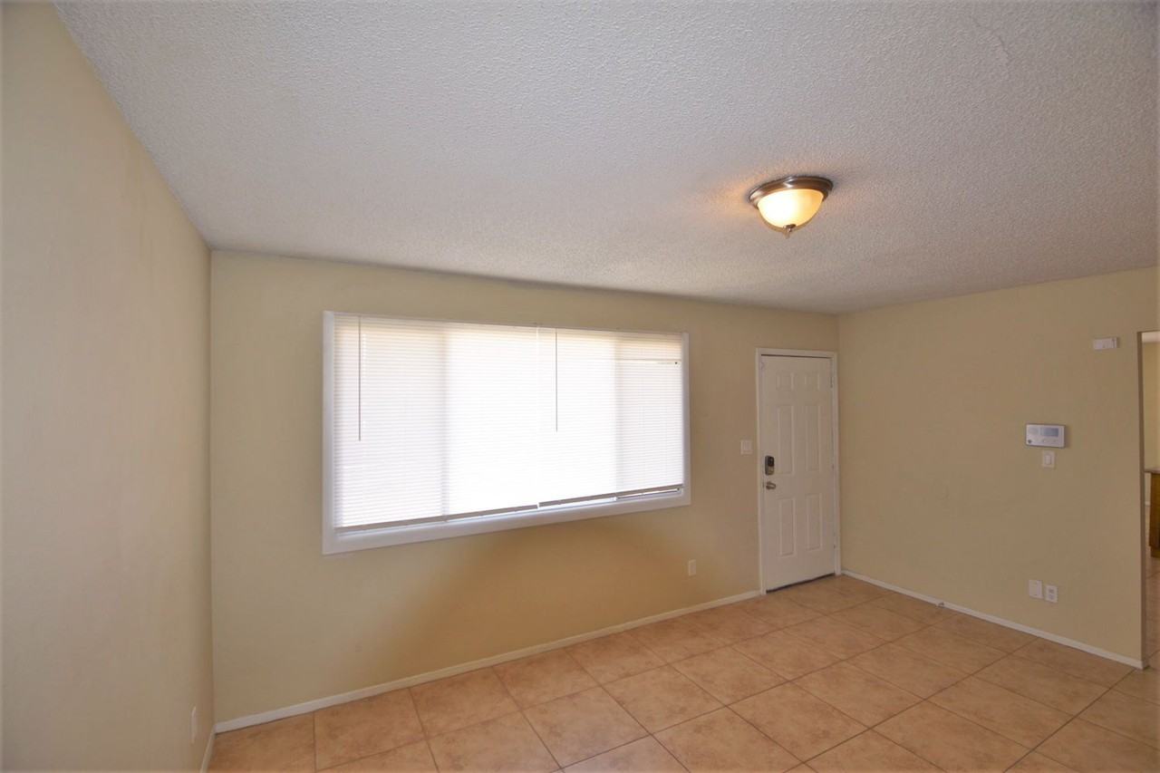 2047 N 48th Ln - Photo 3 of 16