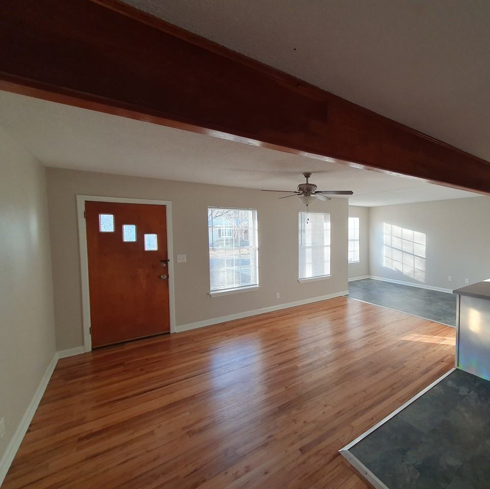 1911 Fannie Dr - Photo 3 of 14
