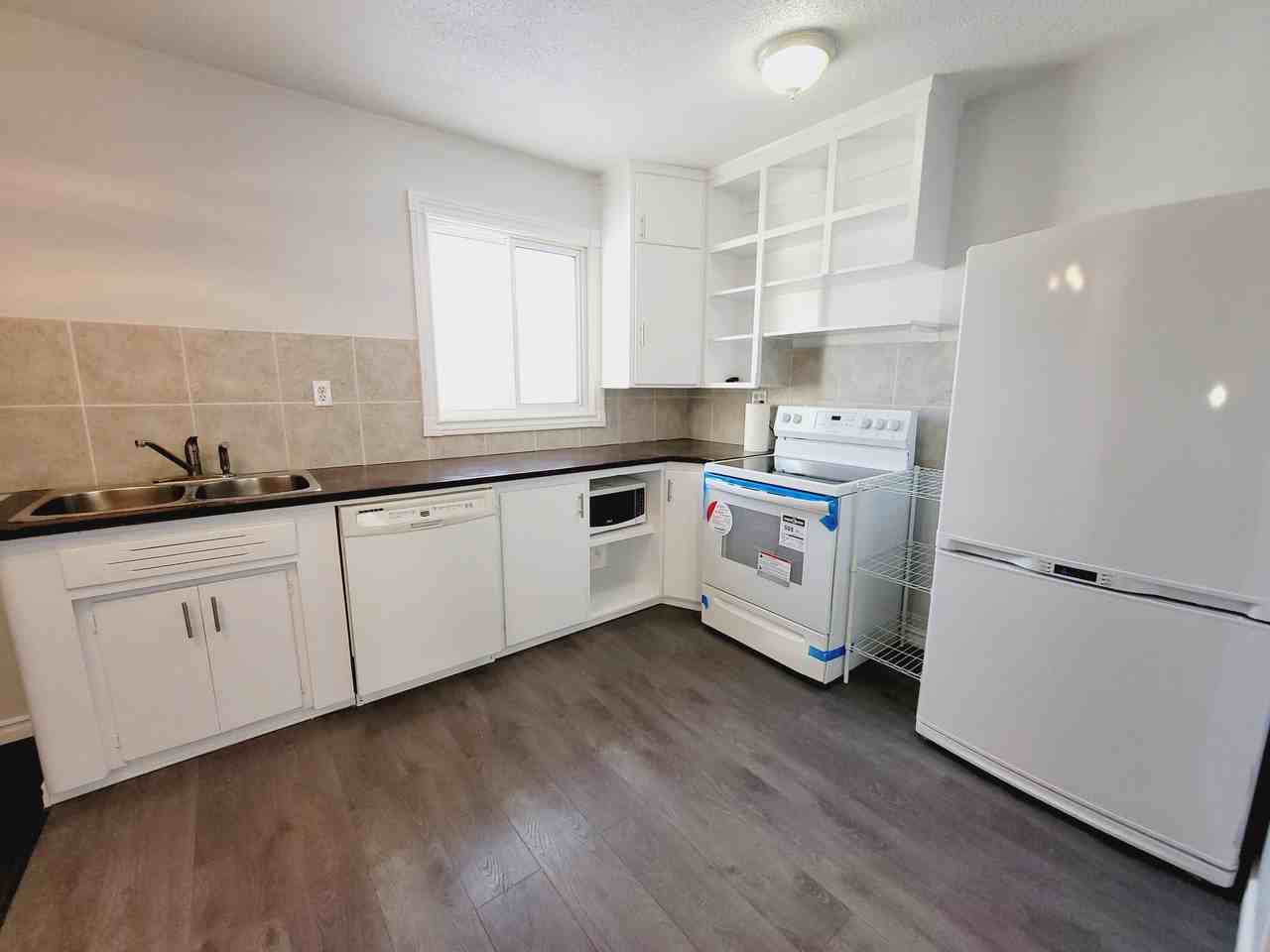 12135 89 St Nw - Photo 2 of 32