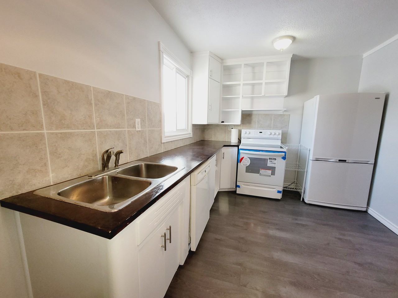 12135 89 St Nw - Photo 3 of 32