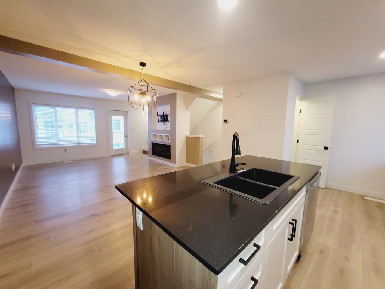 1110 Daniels Link Sw - Photo 3 of 33