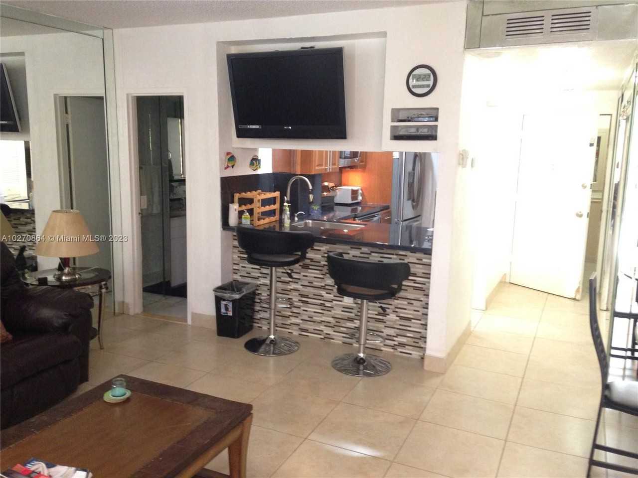 3505 S Ocean Dr #104 - Photo 3 of 10